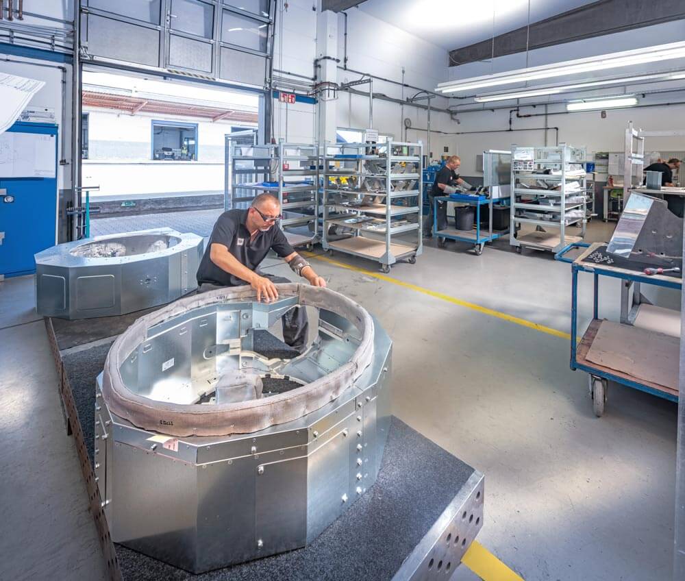 Production of tmax metallic insulation in production hall.