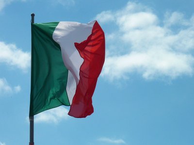 Italienflagge weht im Wind